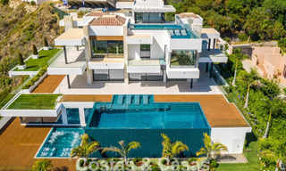 Prix très réduit. Villa de conception moderne prête à emménager à vendre dans une station de golf cinq étoiles à Marbella - Benahavis 34636 