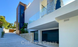Prix très réduit. Villa de conception moderne prête à emménager à vendre dans une station de golf cinq étoiles à Marbella - Benahavis 34637 
