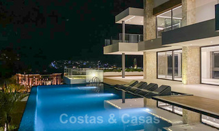 Prix très réduit. Villa de conception moderne prête à emménager à vendre dans une station de golf cinq étoiles à Marbella - Benahavis 34646 