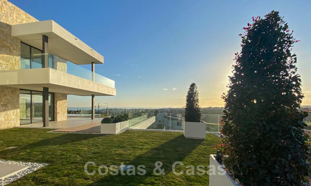 Prix très réduit. Villa de conception moderne prête à emménager à vendre dans une station de golf cinq étoiles à Marbella - Benahavis 34649