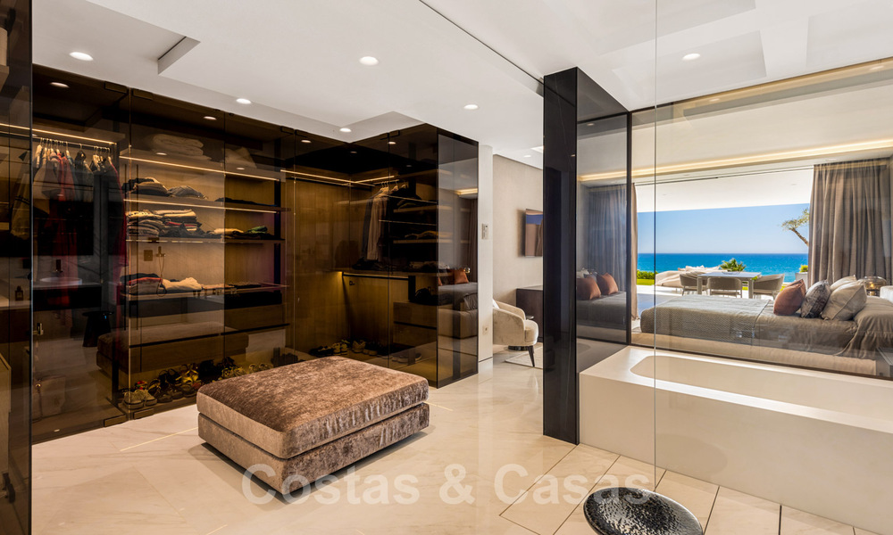 Appartement moderne et exclusive à vendre, directement sur la plage, entre Marbella et Estepona 34690