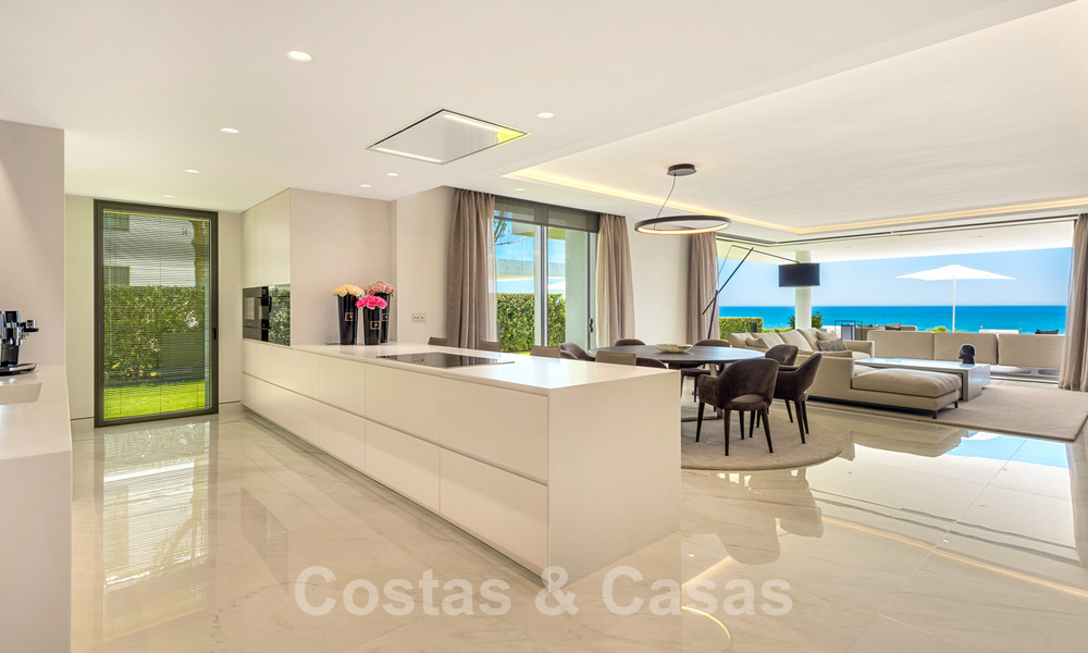 Appartement moderne et exclusive à vendre, directement sur la plage, entre Marbella et Estepona 34693
