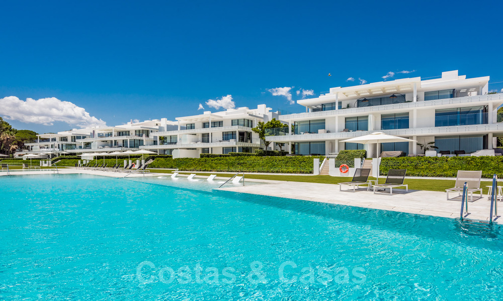 Appartement moderne et exclusive à vendre, directement sur la plage, entre Marbella et Estepona 34696