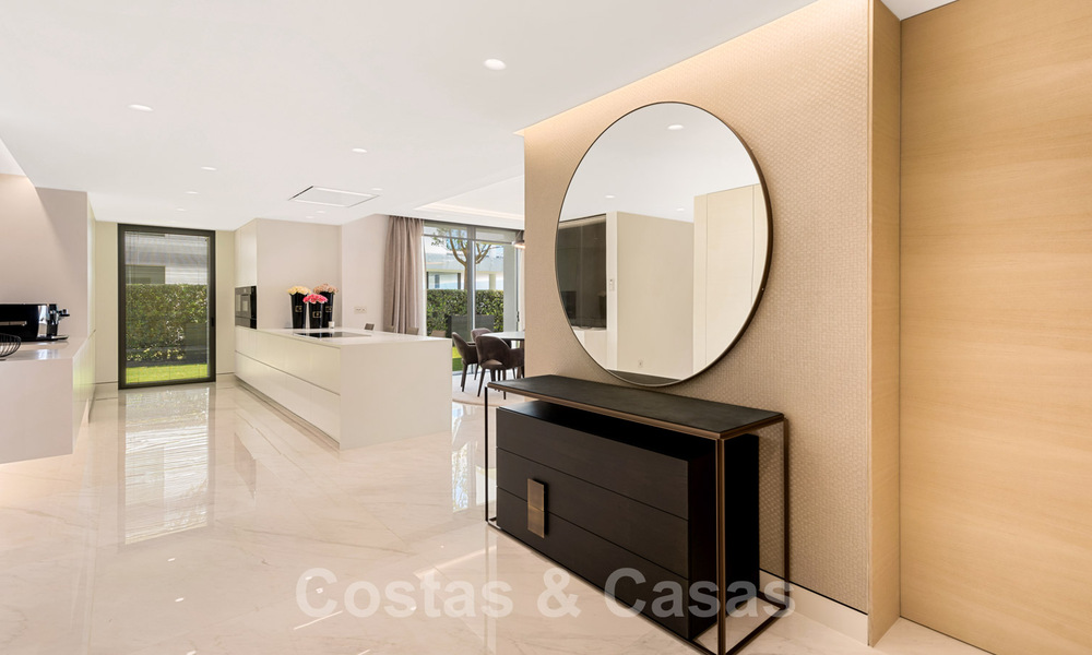 Appartement moderne et exclusive à vendre, directement sur la plage, entre Marbella et Estepona 34699