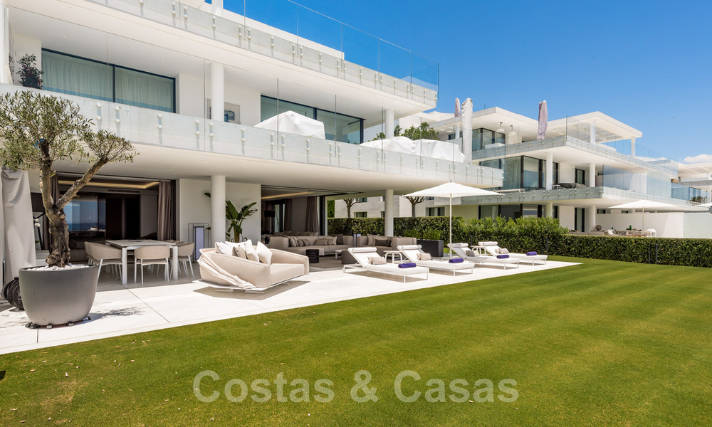 Appartement moderne et exclusive à vendre, directement sur la plage, entre Marbella et Estepona 34700