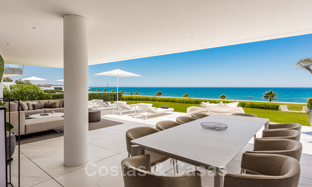 Appartement moderne et exclusive à vendre, directement sur la plage, entre Marbella et Estepona 34701