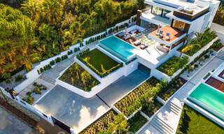Villa design dans un quartier résidentiel très recherché de Las Brisas à Nueva Andalucia, avec vue imprenable sur la montagne de La Concha à Marbella 34780 