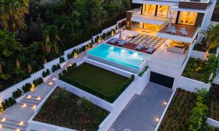 Villa design dans un quartier résidentiel très recherché de Las Brisas à Nueva Andalucia, avec vue imprenable sur la montagne de La Concha à Marbella 34791 