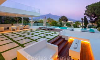 Villa design dans un quartier résidentiel très recherché de Las Brisas à Nueva Andalucia, avec vue imprenable sur la montagne de La Concha à Marbella 34796 