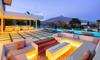 Villa design dans un quartier résidentiel très recherché de Las Brisas à Nueva Andalucia, avec vue imprenable sur la montagne de La Concha à Marbella 34812 