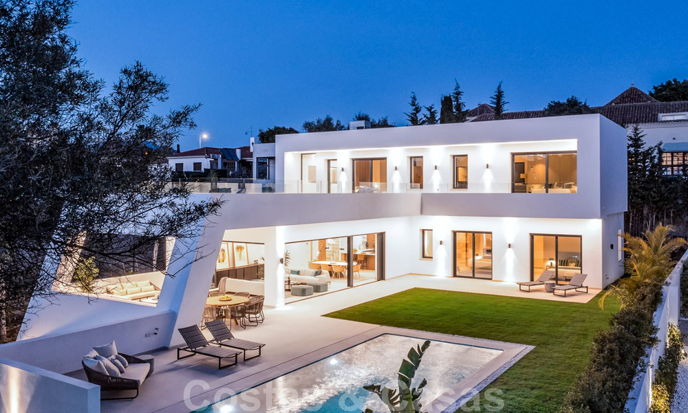 Villa de conception moderne à vendre à une courte distance de marche de la plage et sa belle promenade, des clubs de plage et du centre de San Pedro, Marbella 38008