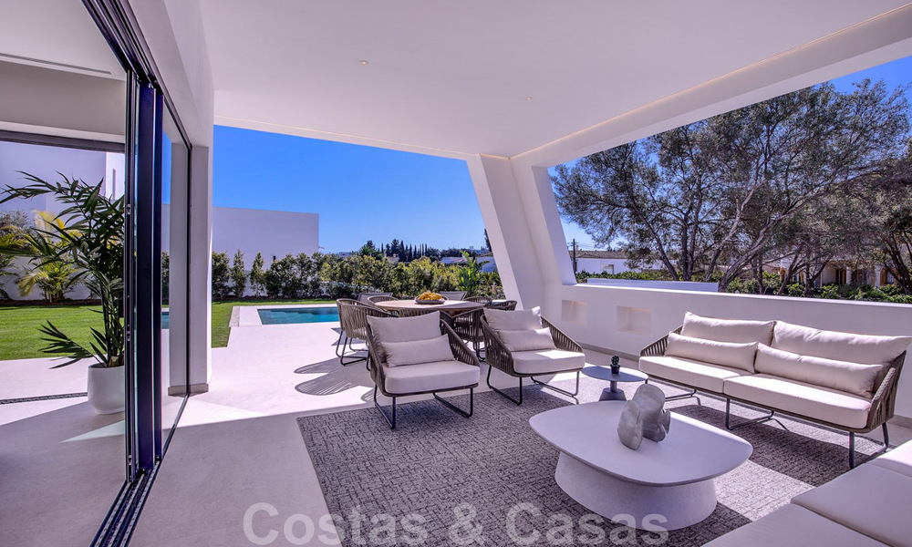Villa de conception moderne à vendre à une courte distance de marche de la plage et sa belle promenade, des clubs de plage et du centre de San Pedro, Marbella 38009