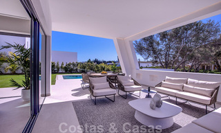 Villa de conception moderne à vendre à une courte distance de marche de la plage et sa belle promenade, des clubs de plage et du centre de San Pedro, Marbella 38009 
