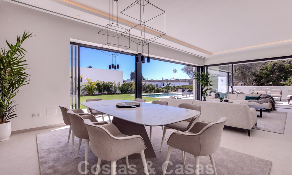 Villa de conception moderne à vendre à une courte distance de marche de la plage et sa belle promenade, des clubs de plage et du centre de San Pedro, Marbella 38014