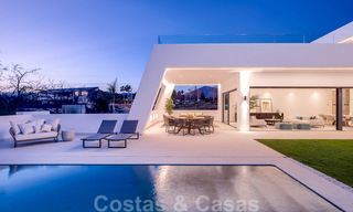 Villa de conception moderne à vendre à une courte distance de marche de la plage et sa belle promenade, des clubs de plage et du centre de San Pedro, Marbella 38019 
