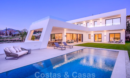 Villa de conception moderne à vendre à une courte distance de marche de la plage et sa belle promenade, des clubs de plage et du centre de San Pedro, Marbella 38030