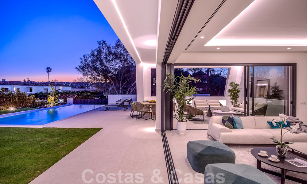 Villa de conception moderne à vendre à une courte distance de marche de la plage et sa belle promenade, des clubs de plage et du centre de San Pedro, Marbella 38037