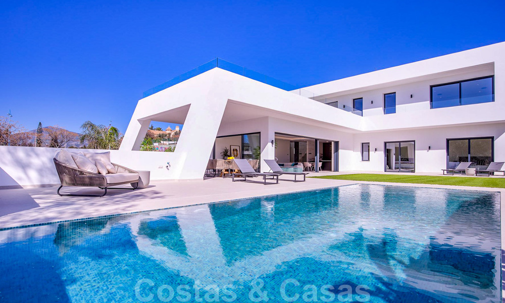 Villa de conception moderne à vendre à une courte distance de marche de la plage et sa belle promenade, des clubs de plage et du centre de San Pedro, Marbella 38038
