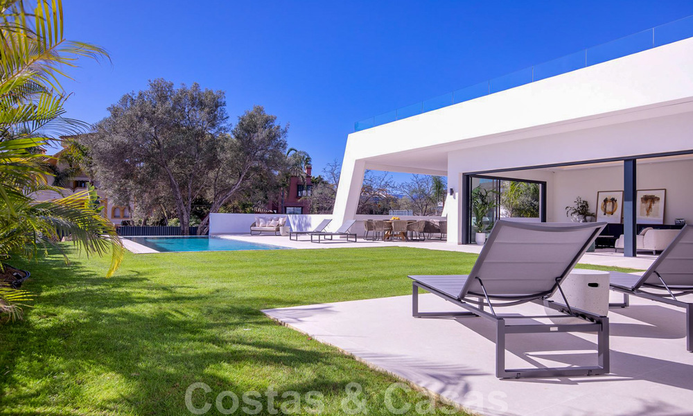 Villa de conception moderne à vendre à une courte distance de marche de la plage et sa belle promenade, des clubs de plage et du centre de San Pedro, Marbella 38039