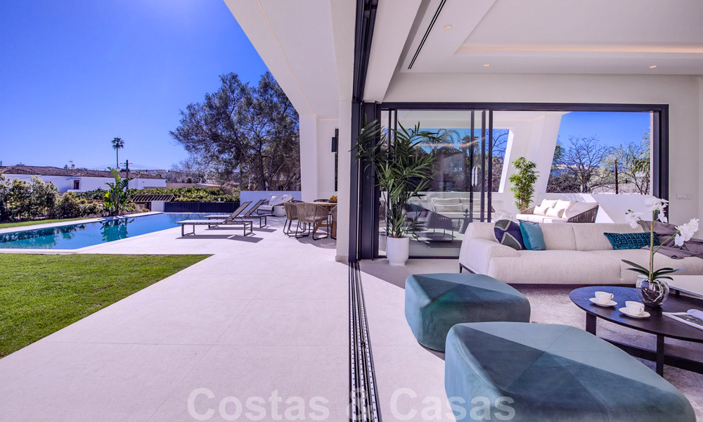 Villa de conception moderne à vendre à une courte distance de marche de la plage et sa belle promenade, des clubs de plage et du centre de San Pedro, Marbella 38042