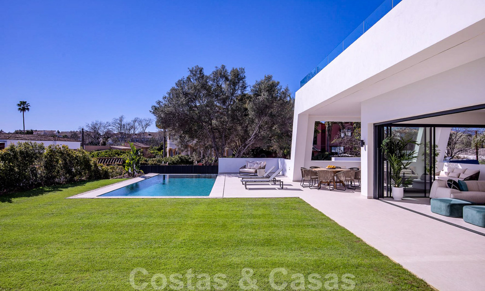 Villa de conception moderne à vendre à une courte distance de marche de la plage et sa belle promenade, des clubs de plage et du centre de San Pedro, Marbella 38043