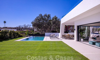 Villa de conception moderne à vendre à une courte distance de marche de la plage et sa belle promenade, des clubs de plage et du centre de San Pedro, Marbella 38043 