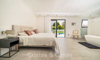 Villa de luxe moderne entièrement rénovée à vendre à Los Monteros, à distance de marche des plus belles plages de Marbella 35273 