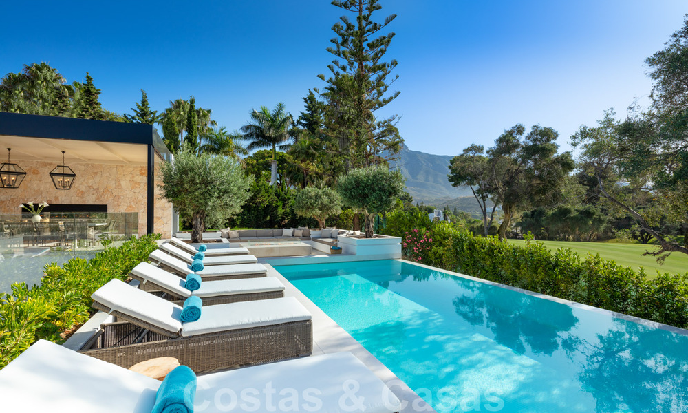 Villa exclusive à vendre en première ligne du golf à Aloha dans une résidence fermée à Nueva Andalucia - Marbella 35325