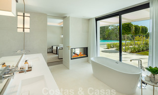 Villa exclusive à vendre en première ligne du golf à Aloha dans une résidence fermée à Nueva Andalucia - Marbella 35333 