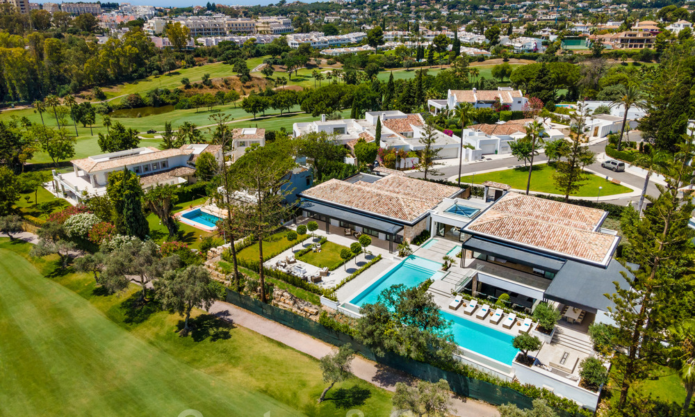 Villa exclusive à vendre en première ligne du golf à Aloha dans une résidence fermée à Nueva Andalucia - Marbella 35346