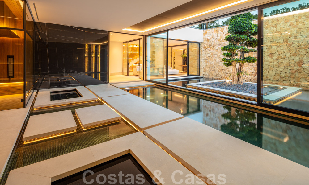 Villa exclusive à vendre en première ligne du golf à Aloha dans une résidence fermée à Nueva Andalucia - Marbella 35351