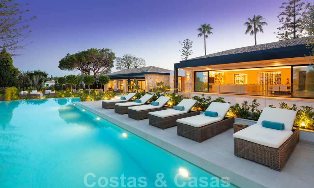 Villa exclusive à vendre en première ligne du golf à Aloha dans une résidence fermée à Nueva Andalucia - Marbella 35355