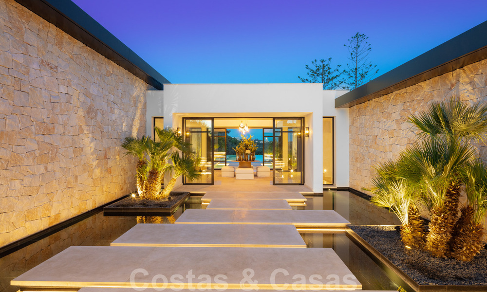 Villa exclusive à vendre en première ligne du golf à Aloha dans une résidence fermée à Nueva Andalucia - Marbella 35357