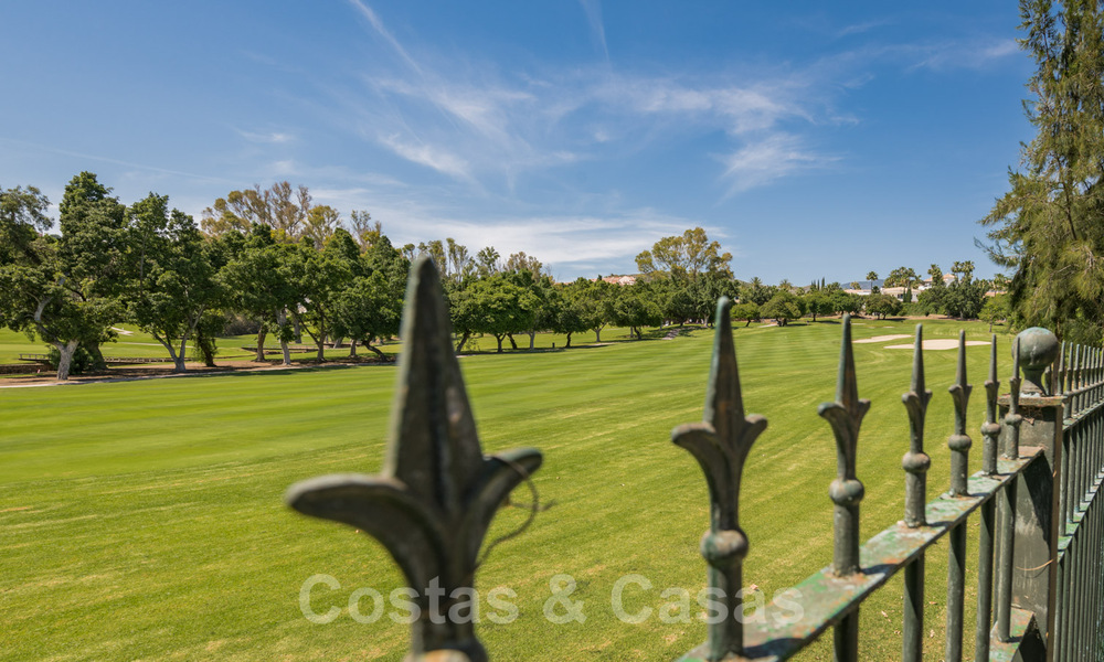 Villa romantique en première ligne de golf à vendre à Nueva Andalucia, Marbella, avec vue imprenable sur le terrain de golf 35505
