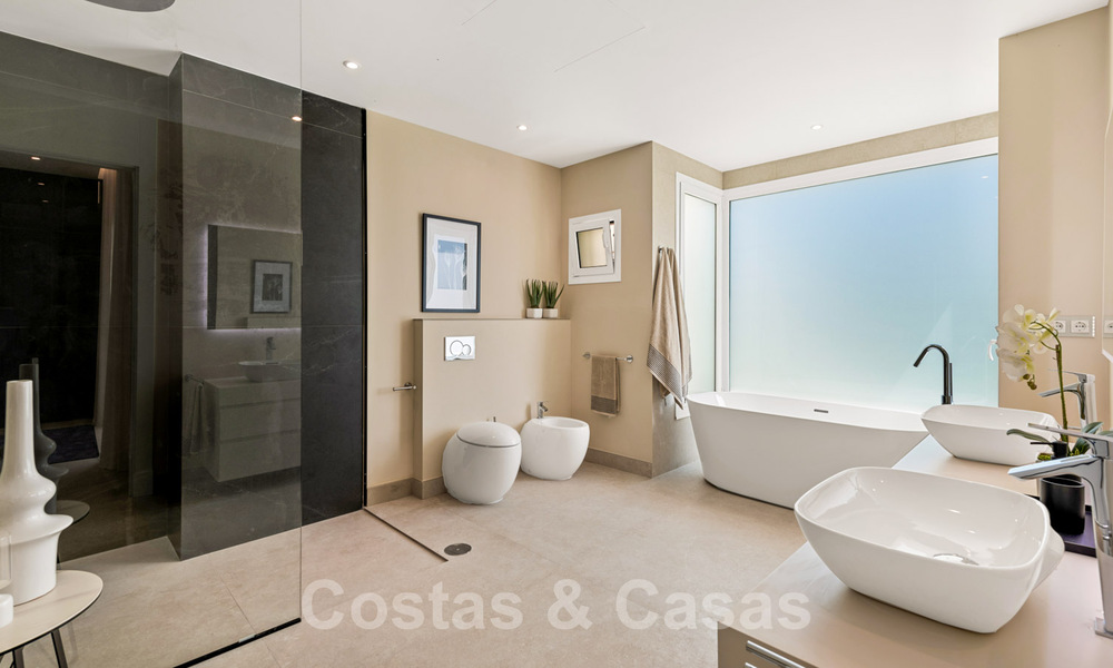 Appartement exclusif à vendre avec vue sur la mer dans un complexe en première ligne de plage sur le nouveau Golden Mile, Marbella - Estepona 35538