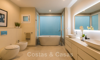 Appartement exclusif à vendre avec vue sur la mer dans un complexe en première ligne de plage sur le nouveau Golden Mile, Marbella - Estepona 35545 