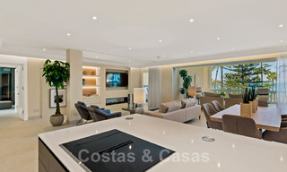 Appartement exclusif à vendre avec vue sur la mer dans un complexe en première ligne de plage sur le nouveau Golden Mile, Marbella - Estepona 35560 