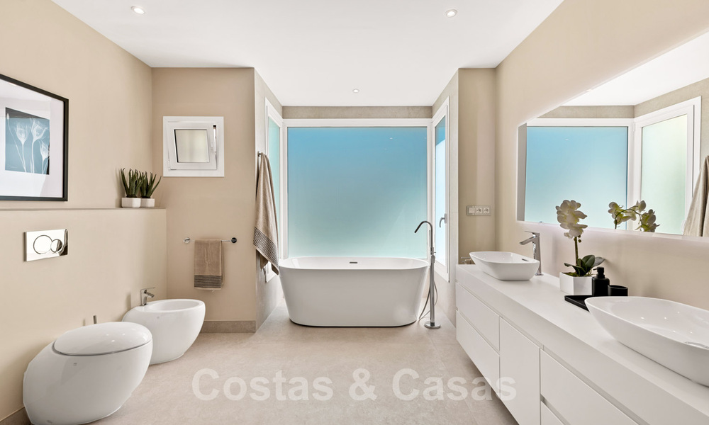 Appartement exclusif à vendre avec vue sur la mer dans un complexe en première ligne de plage sur le nouveau Golden Mile, Marbella - Estepona 35561