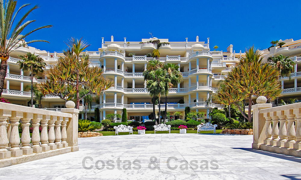 Appartement exclusif à vendre avec vue sur la mer dans un complexe en première ligne de plage sur le nouveau Golden Mile, Marbella - Estepona 35576