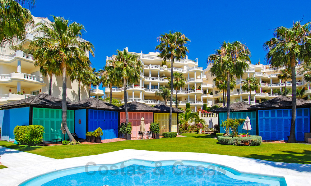 Appartement exclusif à vendre avec vue sur la mer dans un complexe en première ligne de plage sur le nouveau Golden Mile, Marbella - Estepona 35578
