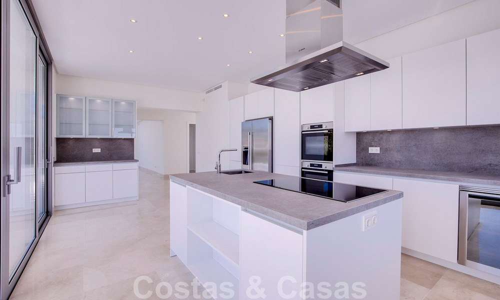 Prête à emménager, nouvelle villa de luxe moderne dans une résidence fermée à vendre à Marbella - Benahavis 35642