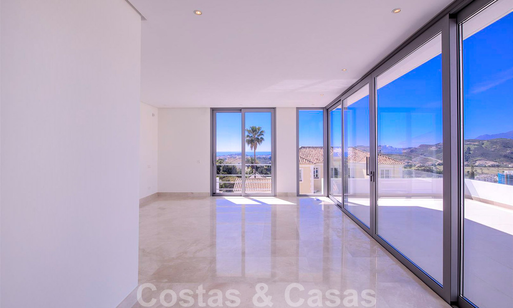Prête à emménager, nouvelle villa de luxe moderne dans une résidence fermée à vendre à Marbella - Benahavis 35644