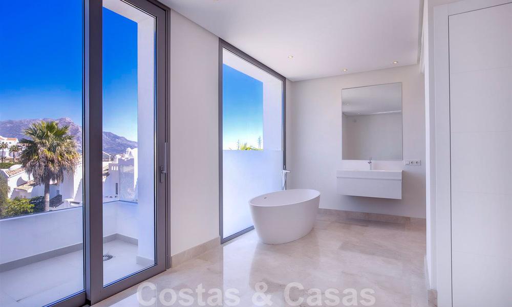 Prête à emménager, nouvelle villa de luxe moderne dans une résidence fermée à vendre à Marbella - Benahavis 35649