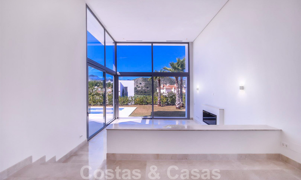 Prête à emménager, nouvelle villa de luxe moderne dans une résidence fermée à vendre à Marbella - Benahavis 35650