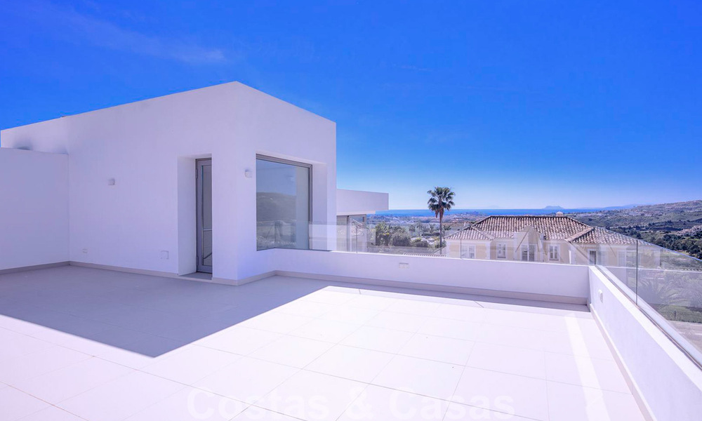 Prête à emménager, nouvelle villa de luxe moderne dans une résidence fermée à vendre à Marbella - Benahavis 35651