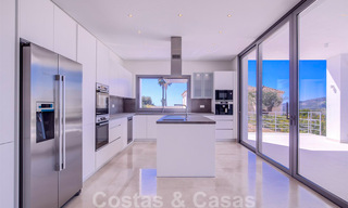 Prête à emménager, nouvelle villa de luxe moderne dans une résidence fermée à vendre à Marbella - Benahavis 35658 