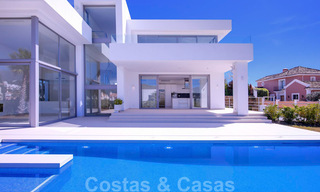 Prête à emménager, nouvelle villa de luxe moderne dans une résidence fermée à vendre à Marbella - Benahavis 35660 