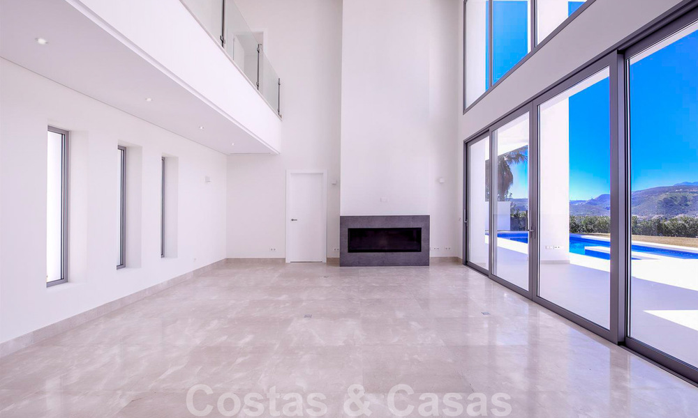 Prête à emménager, nouvelle villa de luxe moderne dans une résidence fermée à vendre à Marbella - Benahavis 35701