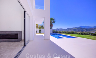 Prête à emménager, nouvelle villa de luxe moderne dans une résidence fermée à vendre à Marbella - Benahavis 35702 