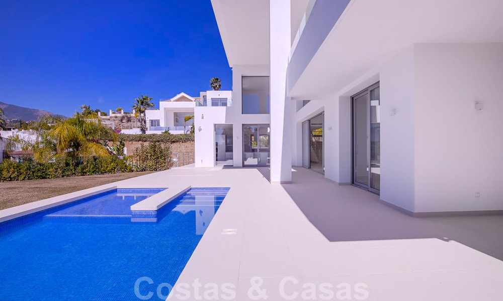 Prête à emménager, nouvelle villa de luxe moderne dans une résidence fermée à vendre à Marbella - Benahavis 35703